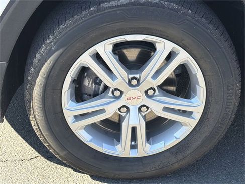 Used 2024 GMC Terrain SLE image 10