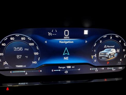 Used 2022 Chevrolet Suburban LT AWD/4WD image 31