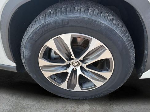 Used 2020 Toyota Highlander XLE FWD image 45