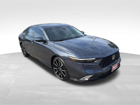 Used 2025 Honda Accord Touring image 7