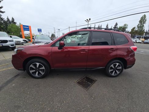 Used 2017 Subaru Forester 2.5i Premium AWD/4WD image 4