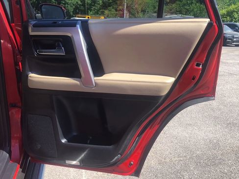 Used 2016 Toyota 4Runner SR5 image 8