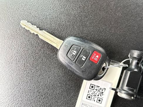 Used 2018 Toyota RAV4 LE w/ All Weather Liner Package AWD/4WD image 28