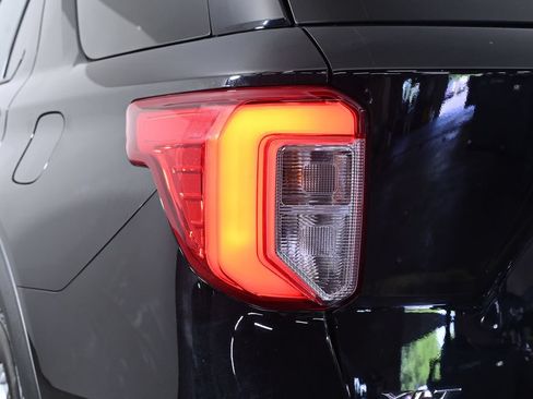 Used 2023 Ford Explorer XLT w/ Equipment Group 202A AWD/4WD image 9