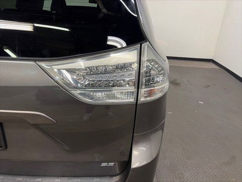 Used 2011 Toyota Sienna SE image 9