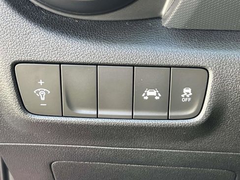 Used 2019 Hyundai Kona SE AWD/4WD image 17