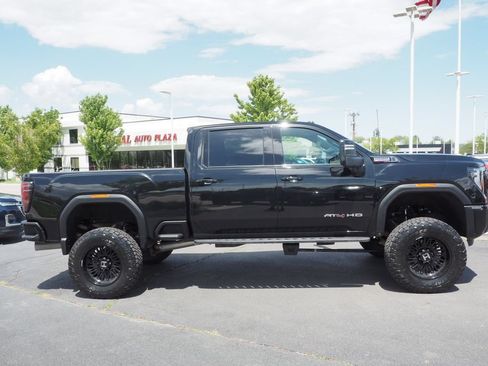 Used 2025 GMC Sierra 3500 AT4 w/ AT4 Premium Plus Package AWD/4WD image 7