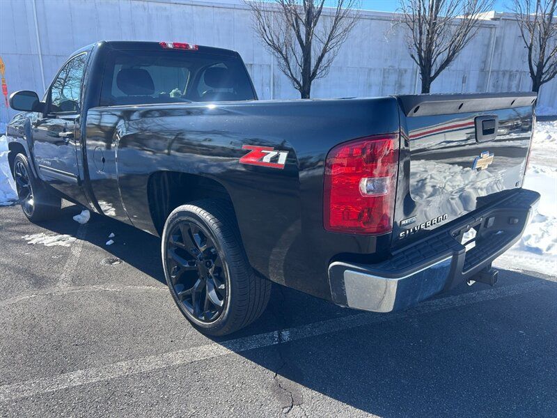 Used 2011 Chevrolet Silverado 1500 LT RWD image 4