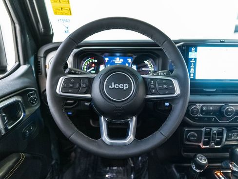 Used 2025 Jeep Wrangler Unlimited Sahara image 17