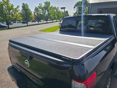 Used 2018 Nissan Titan SV w/ SV Convenience Package AWD/4WD image 6