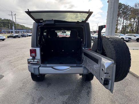 Used 2016 Jeep Wrangler Unlimited Sahara image 23