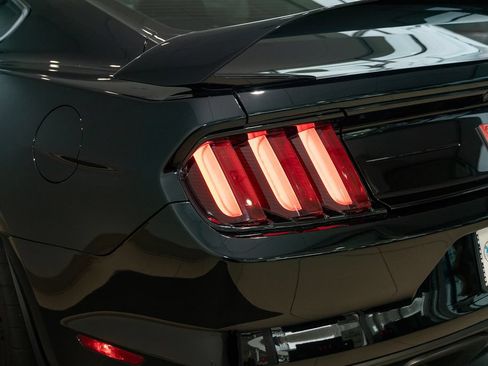 Used 2019 Ford Mustang Shelby GT350R w/ GT350R Equipment Group 920A RWD image 3