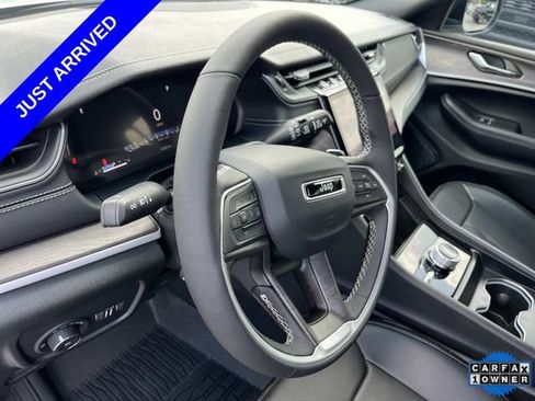 Used 2025 Jeep Grand Cherokee Limited w/ Luxury Tech Group II AWD/4WD image 29