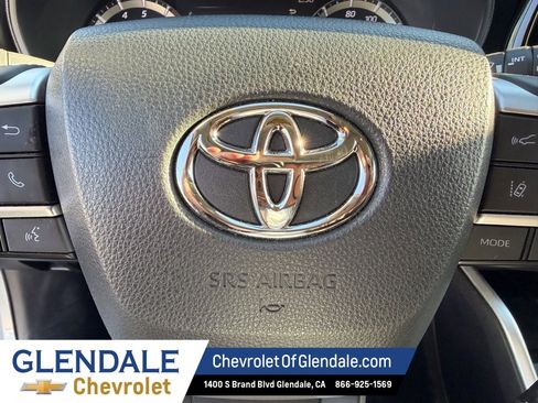 Used 2023 Toyota Highlander L image 12