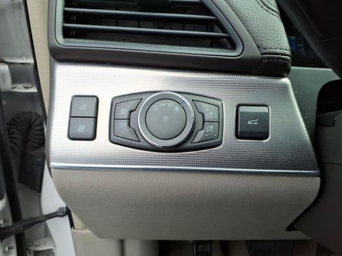 Used 2015 Lincoln MKX AWD w/ Equipment Group 102A image 15