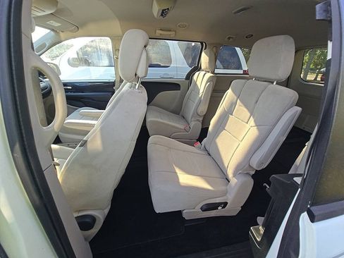Used 2012 Dodge Grand Caravan SE FWD image 3