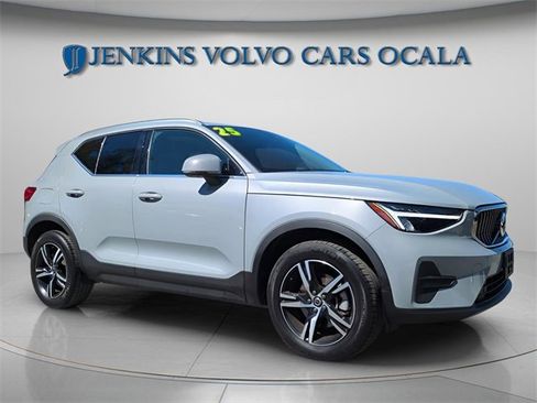 Certified 2025 Volvo XC40 B5 Core image 9