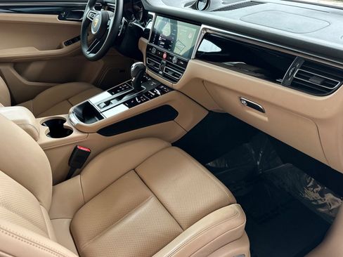 Certified 2023 Porsche Macan image 16