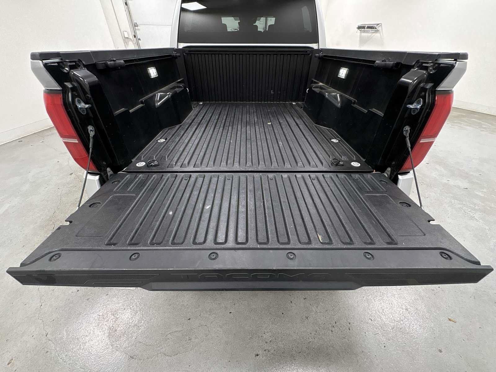 Used 2024 Toyota Tacoma TRD Off-Road AWD/4WD image 28