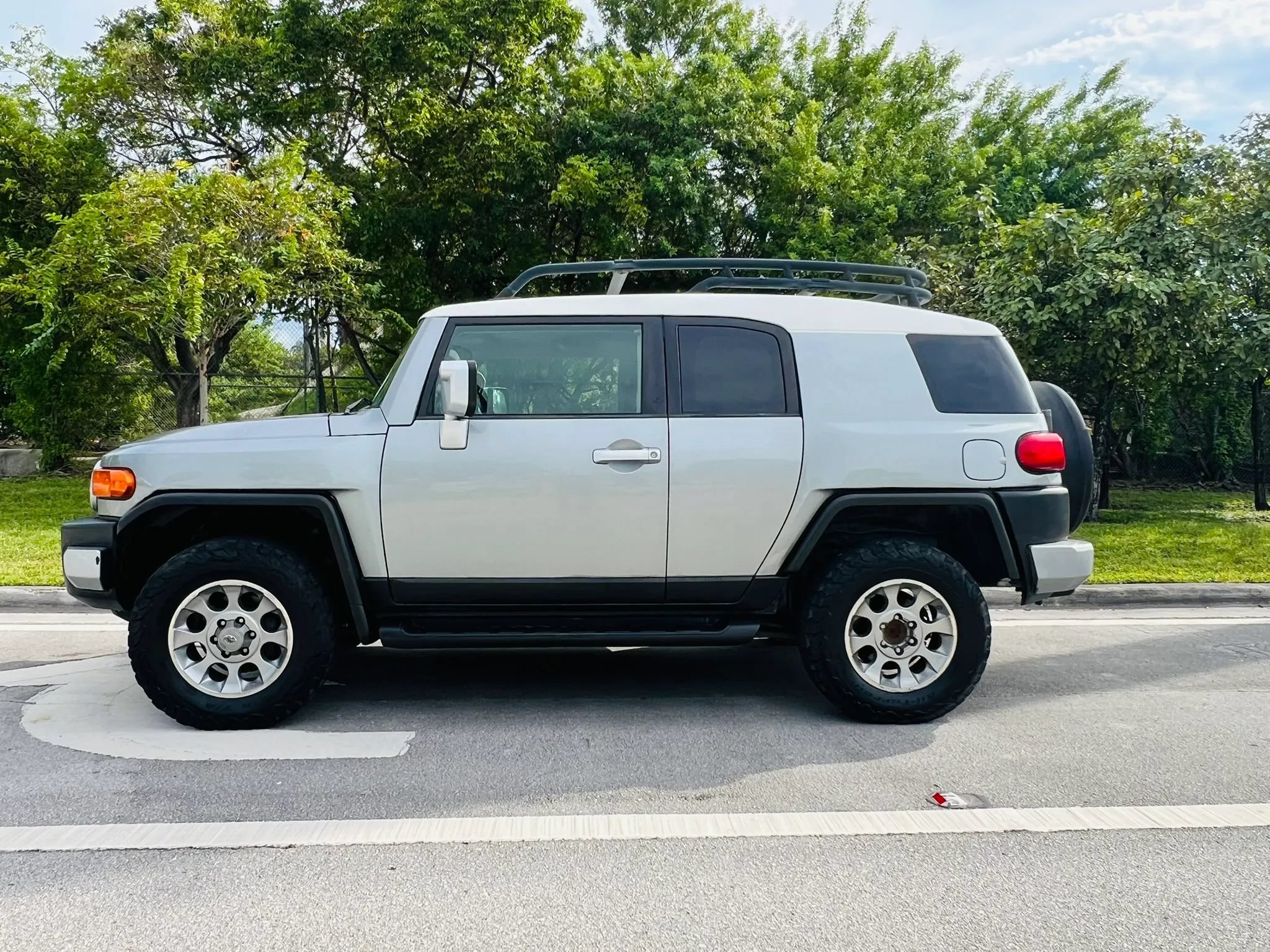 Used 2012 Toyota FJ Cruiser 4WD w/ Upgrade Pkg image 2
