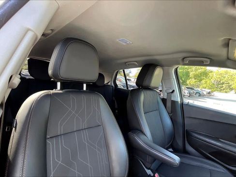 Certified 2022 Chevrolet Trax LT w/ Driver Confidence Package image 21