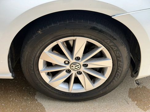 Used 2017 Volkswagen Golf S FWD image 6