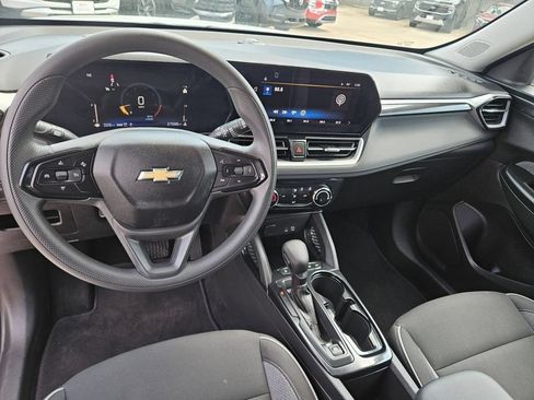 Used 2025 Chevrolet TrailBlazer LT AWD/4WD image 16