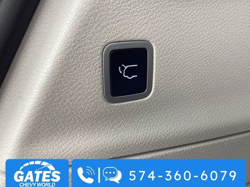 Used 2024 Chrysler Pacifica Select image 11