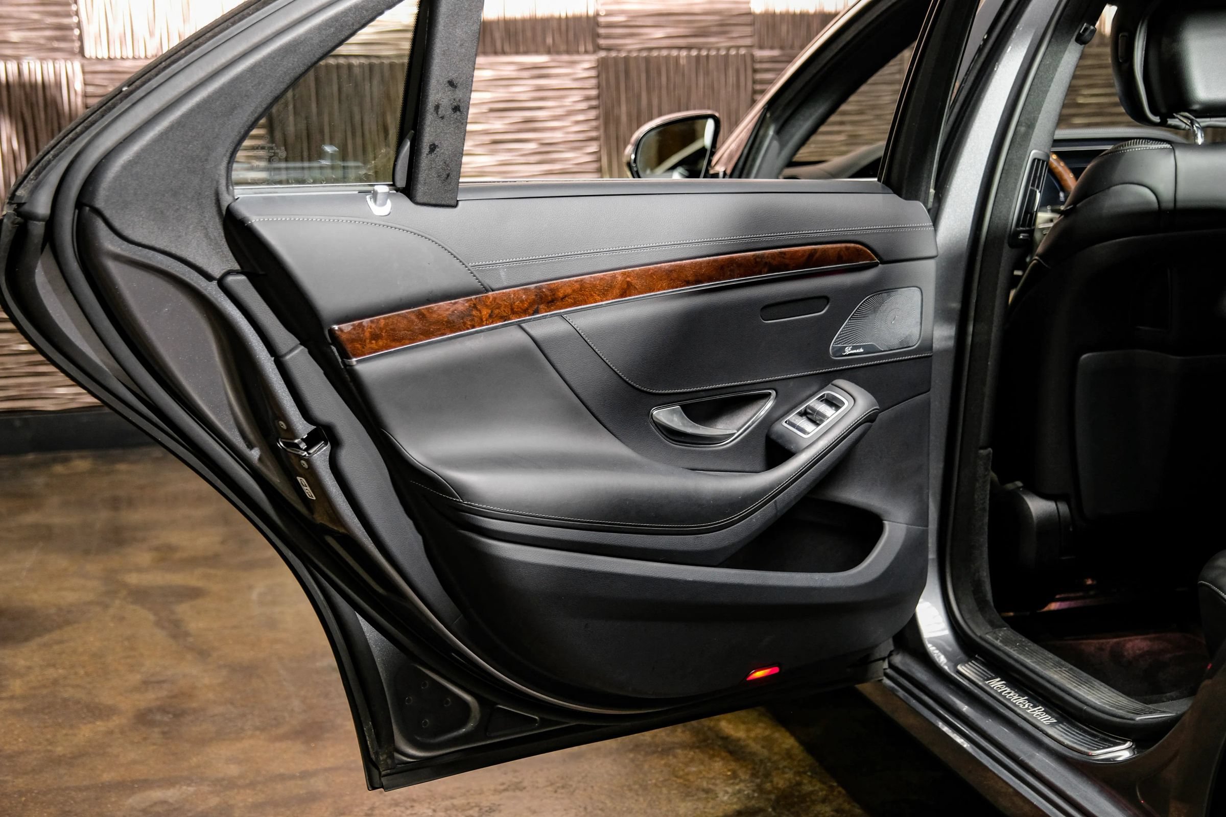 Used 2018 Mercedes-Benz S 560 4MATIC Sedan image 44