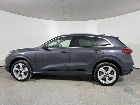 Used 2025 Audi Q5 Premium Plus w/ Premium Plus AWD/4WD image 2