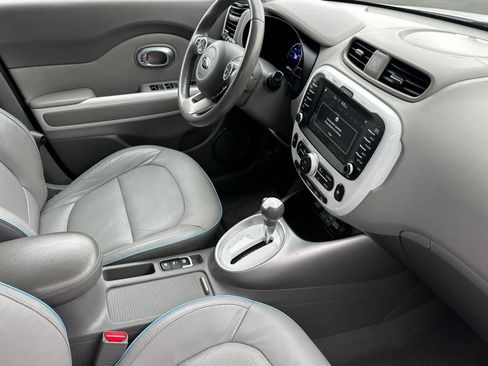 Used 2017 Kia Soul EV + image 16