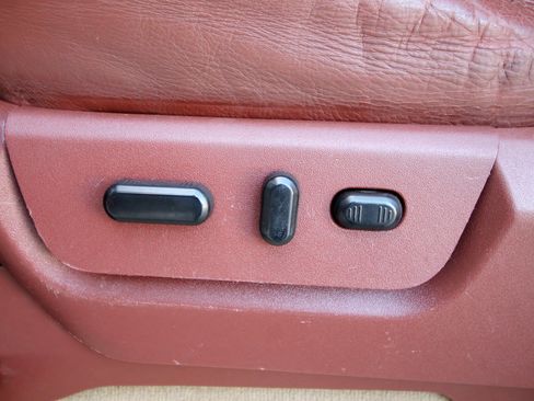 Used 2011 Ford F250 King Ranch w/ King Ranch w/Chrome Pkg image 25