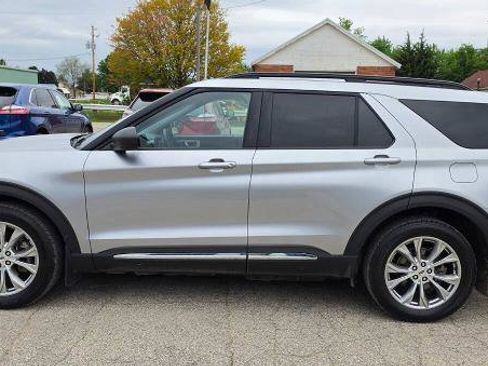 Certified 2021 Ford Explorer XLT w/ Equipment Group 202A AWD/4WD image 4