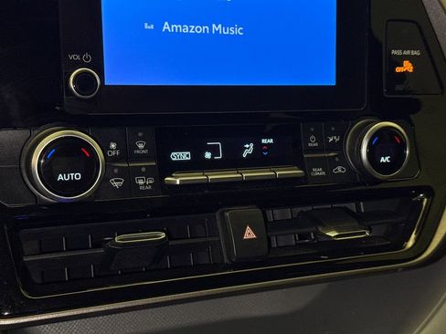 Used 2023 Toyota Highlander LE image 23