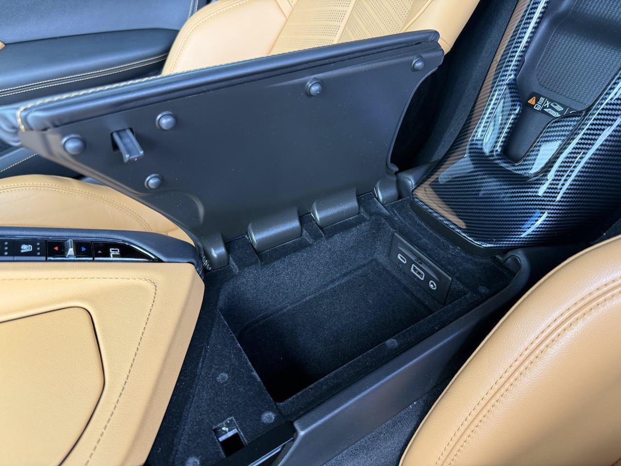 Used 2021 Chevrolet Corvette Coupe w/ 2LT w/ Engine Appearance Package RWD image 27