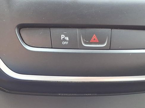 Used 2019 Jeep Cherokee Latitude Plus AWD/4WD image 17