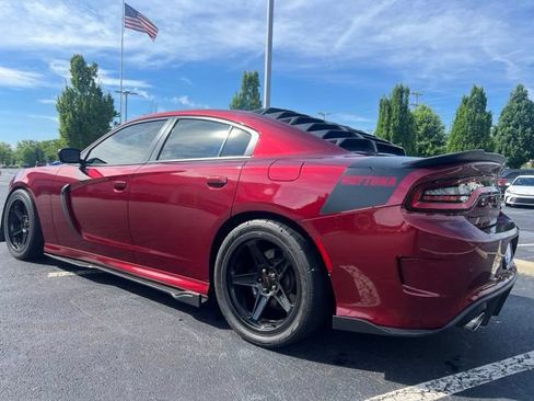 Used 2018 Dodge Charger R/T RWD image 13