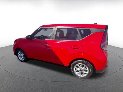 Used 2025 Kia Soul LX w/ LX Technology Package FWD image 8