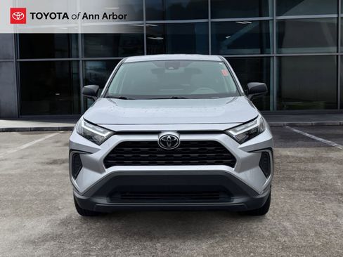 Used 2025 Toyota RAV4 LE AWD/4WD image 12