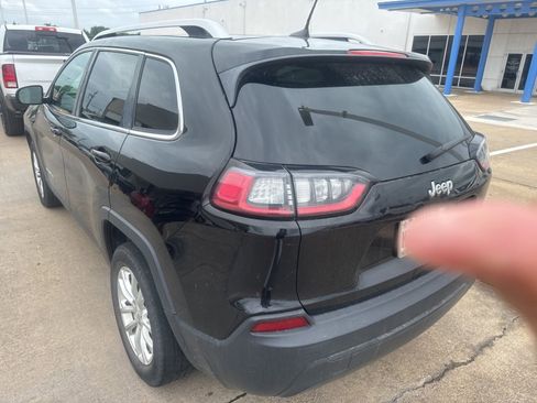 Used 2019 Jeep Cherokee Latitude w/ Popular Appearance Group image 3