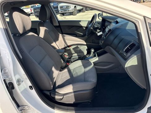 Used 2017 Kia Forte LX image 20
