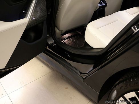 Certified 2024 BMW 530i xDrive w/ Premium Package image 31