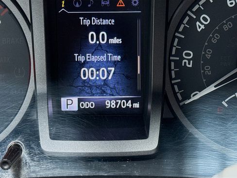 Used 2016 Toyota Tacoma TRD Sport image 8