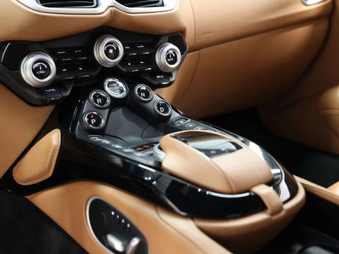 Used 2019 Aston Martin V8 Vantage Coupe RWD image 38