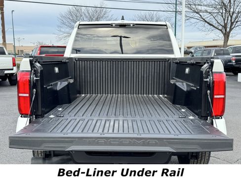 Used 2025 Toyota Tacoma TRD Sport image 13