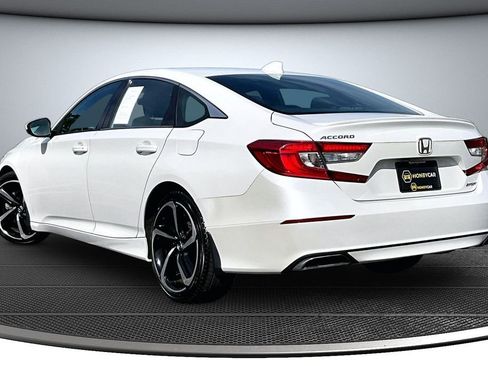 Used 2018 Honda Accord Sport image 4