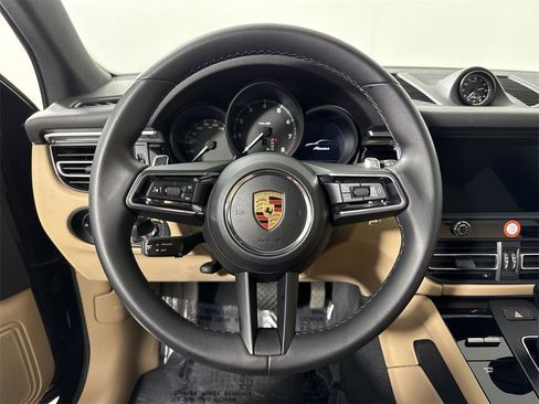Certified 2022 Porsche Macan image 36