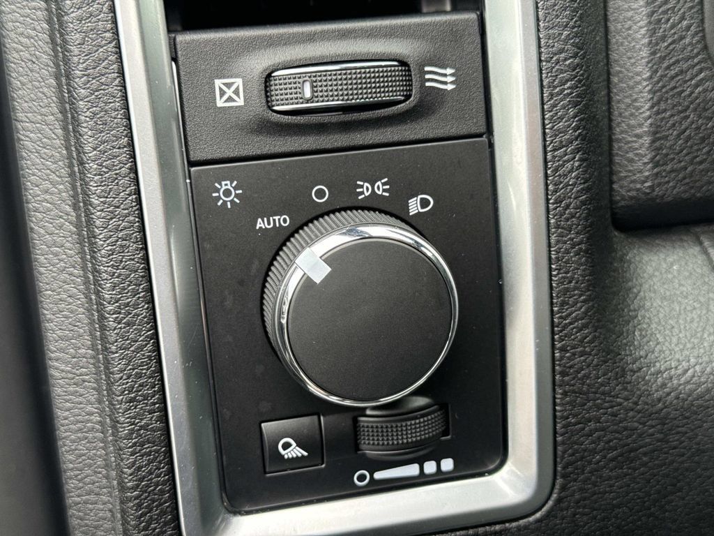Used 2021 RAM 1500 Warlock w/ Luxury Group AWD/4WD image 28