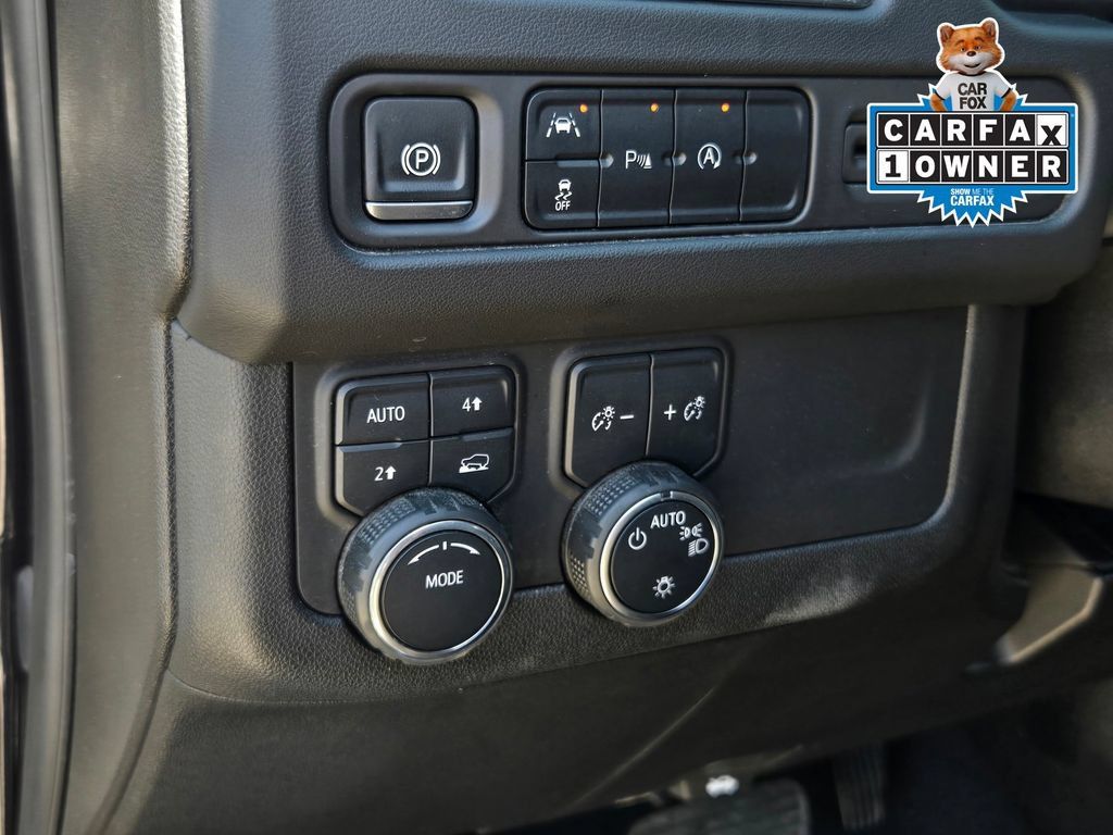 Used 2024 Chevrolet Suburban LT AWD/4WD image 18