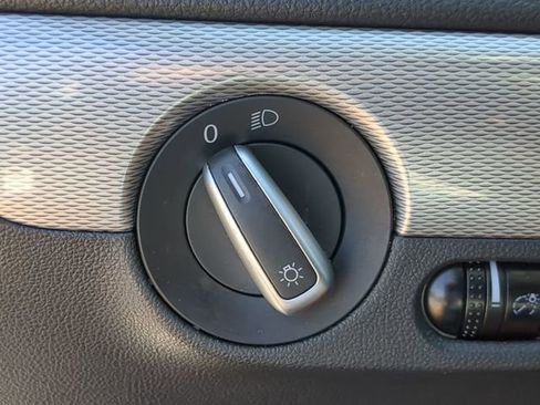 Used 2015 Volkswagen Jetta SE FWD image 24